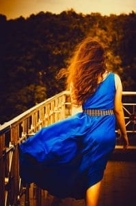 blaues Kleid Rückenansicht Farb- und Typberatung