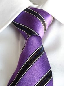 violett Krawatte
